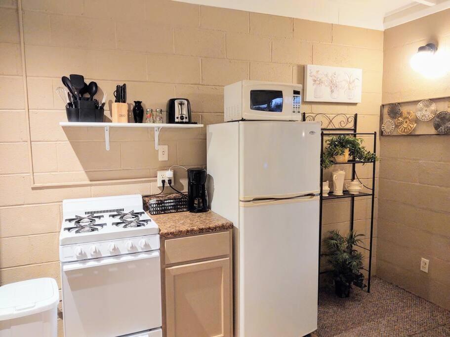 #02 - Unique Lakeside Studio Cottage- Pet Friendly Χοτ Σπρινγκς Εξωτερικό φωτογραφία