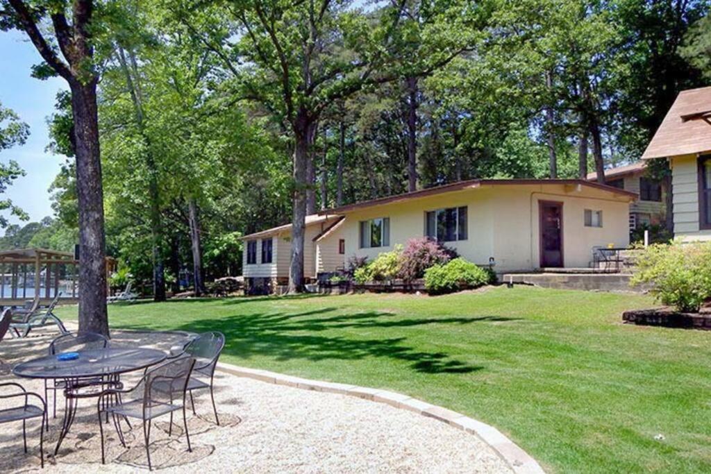 #02 - Unique Lakeside Studio Cottage- Pet Friendly Χοτ Σπρινγκς Εξωτερικό φωτογραφία