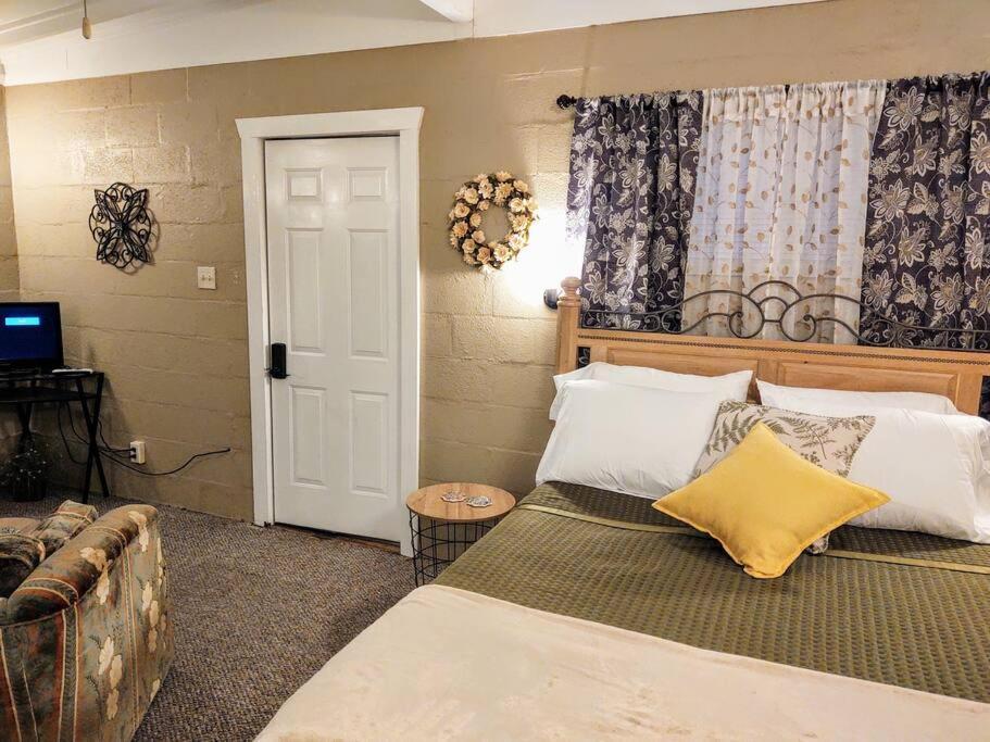 #02 - Unique Lakeside Studio Cottage- Pet Friendly Χοτ Σπρινγκς Εξωτερικό φωτογραφία